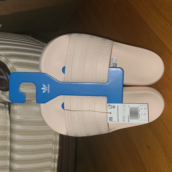 Adidas Slippers (Wide) - Picture 5 of 5